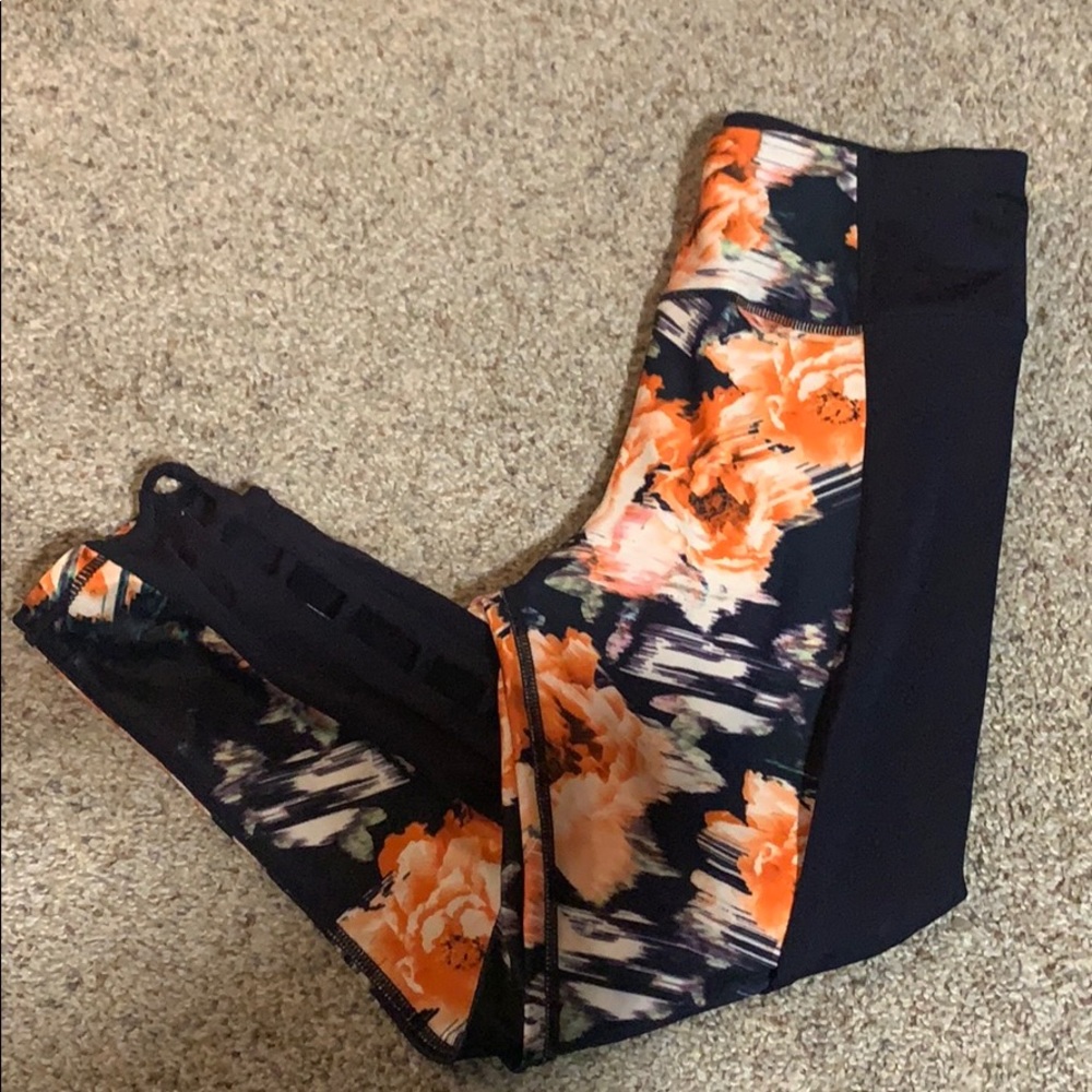 Betsy Johnson Capri Pants